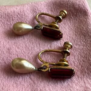 Retro/Vintage Red Rhinestone with pearl drop screw back earrings